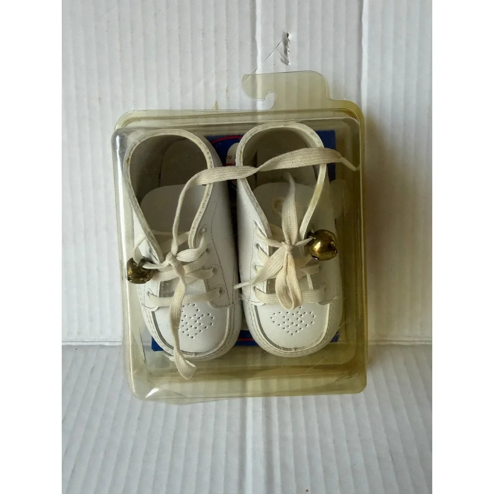 No Bear Feet Vintage White Baby Walking Shoes Size 3 High Top Lace Up Gold Bells